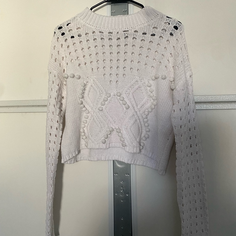 Chic White Cropped Knit Sweater